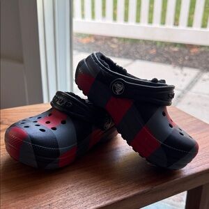 CROCS Kids' Black and Red Plaid Slippers